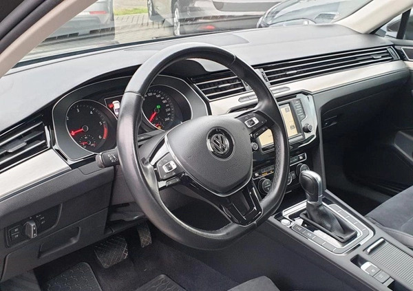 Volkswagen Passat cena 79900 przebieg: 139056, rok produkcji 2017 z Kraków małe 211